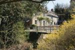 Yorkshire Cottage с естествен басейн и водопад се продава