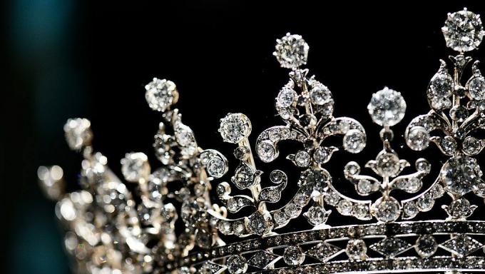 предварителен преглед на най-луксозните бижута на кралското семейство
