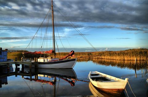 Дания: лодки в малко пристанище в Bjerregård на западния бряг на Ютланд