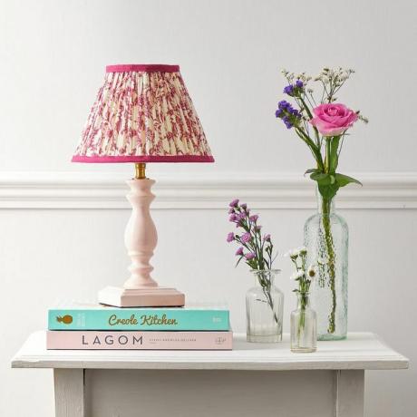 Настолна лампа Wilma в бледо розово
