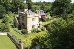 Най-малкият замък във Великобритания е продаден и е също толкова очарователен, колкото бихте очаквали