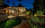 Домът на Холивуд Хилс на Джон Легенд и Криси Тиген се продава за 2,5 милиона долара