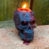 Тази страховита черепа на свещта "Кърви", докато се стопи, така че може да ви даде кошмари