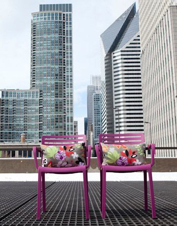 розови столове с възглавници