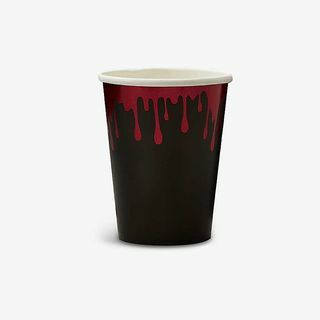 Комплект хартиени чаши с кръвни отпечатъци от осем