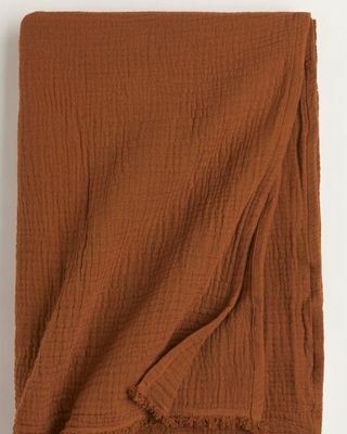 Намачкано памучно одеяло в цвят Dark Camel