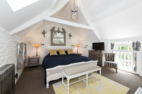 Старата пожарна станция - спалня - Cotswolds - Savills