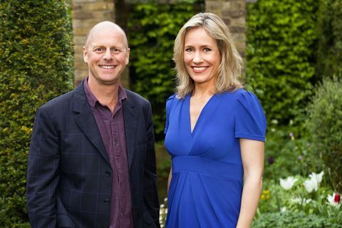 име на програма rhs chelsea flower show tx na epizod na no na picture показва bbc joe swift, sophie raworth c bbc фотограф glenn dearing