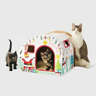 Класическа коледна къща за котки на кемпер