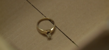 Жената намира изгубена брачна халка в незабавно гърне на Коледа