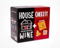 Cheez-It Dual Box се предлага с домашно червено вино и крекери