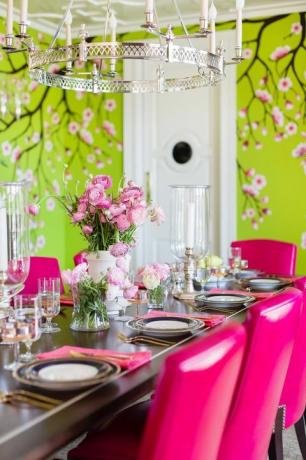 трапезария, зелени стени, розови столове