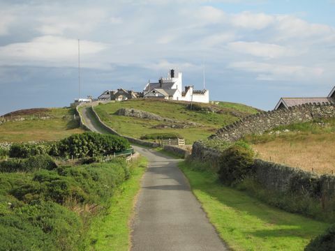 Point Lys Lighthouse за продажба в Anglesey, Уелс