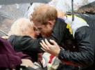10 пъти кралското семейство наруши протокол с нахална целувка