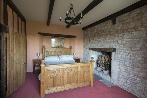 Къща за продажба Tudor в Уелс