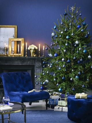 разтегателен диван Клод в пруско синьо