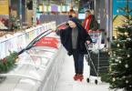 Ледената пързалка на Исландия в магазина за Коледа може да бъде изнесена в цялата страна