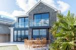 Този екзотично изглеждащ крайбрежен имот всъщност се продава в Cornwall - Cornwall Property for Sale