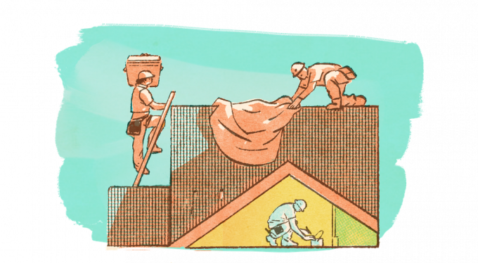 строители, извършващи покриви