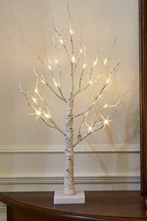 Бяло дърво със светлини