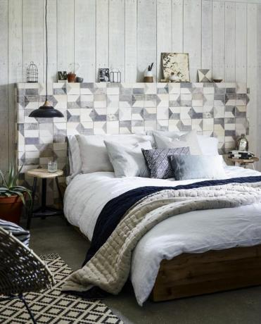  Северна северна спалня изглежда с богати цветове и уютни естествени текстури
