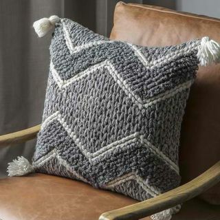 Kiera Cushion в сиво