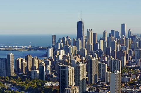 въздушен градски пейзаж на Чикаго и езерото Мичиган
