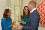 Кейт Мидълтън и принц Уилям изненадващия момент на PDA на видео