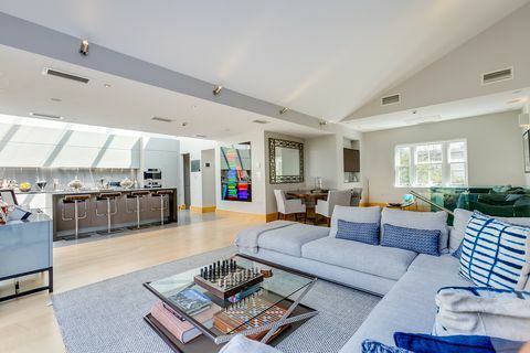 Normand Mews - всекидневна - Barons Court - Chestertons