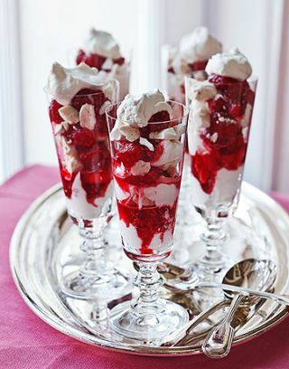 червен и бял парфе десерт