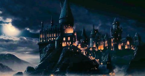 замъкът на Хогуортс, както се вижда във филмовата поредица за Хари Потър