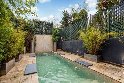 Къща за продажба в Лондон с рядък и уникален басейн