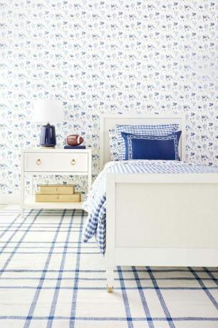 синьо-бяла спалня