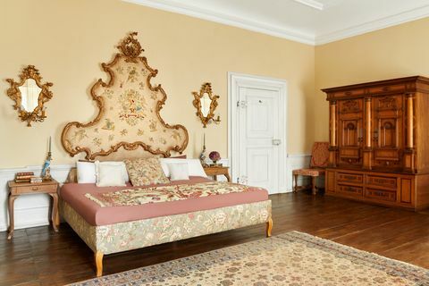 бароков дворец от „императрицата“ на netflix вече в airbnb
