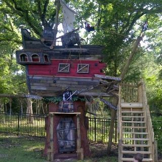 Пиратски кораб Treehouse