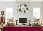 Мишел Гейдж проектира семеен дом около смел, розов диван