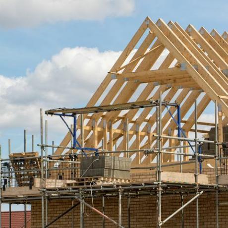 строителна индустрия дървен материал рамка на покривни къщи със скеле