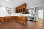 Апартаментът на Джоан Дидион в Ню Йорк получава значително намаление от $1 милион