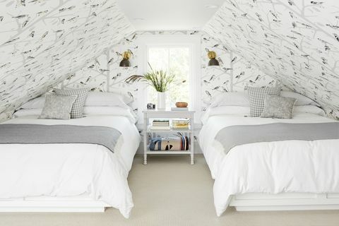 спалня на тавана с тапети за птици