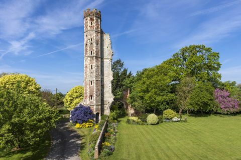 Замъкът Уорблингтън - кула - Хемпшир - OnTheMarket.com