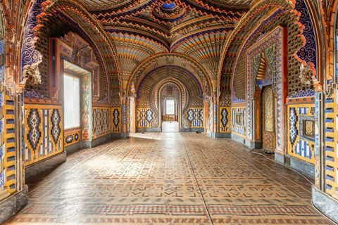 Мозаечни плочки, вдъхновени от маврита, в замъка Самецано