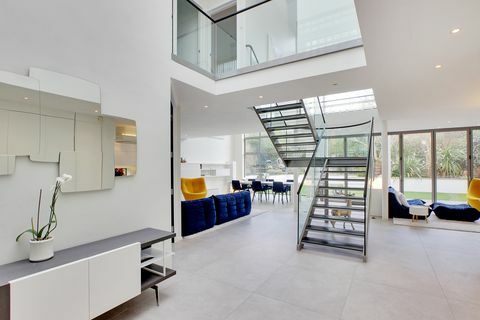 Allegria - Tunbridge Wells - стълби - Savills