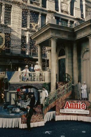 Ани флоут на парада на Деня на благодарността на Macy's през 1981 г