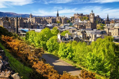 Поглед над историческия Единбург от Калтън Хил, Шотландия, Великобритания
