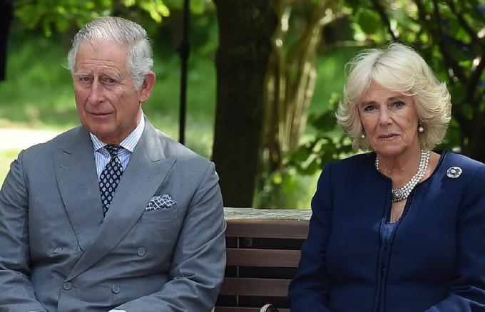 принцът на Уелс и херцогинята на Корнуол посещават националния мемориален дендрариум