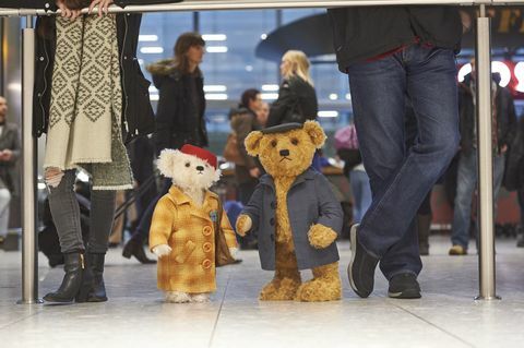 Коледна реклама на Хийтроу - Steiff носи Дорис и Едуард Беир на летището в Хийтроу