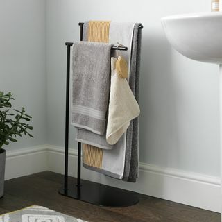 Свободностояща закачалка за кърпи Argos Home - матово черно