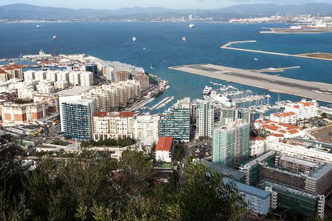 Модерен жилищен блок с висока плътност, Гибралтар, британска задгранична територия в Южна Европа