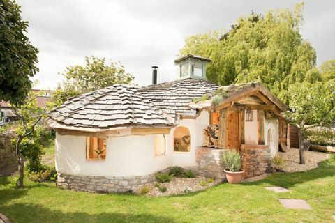 Cuprinol Shed of the Year 2017 - Hobbit House - Еко - кратък списък